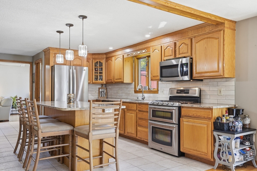 208 Chapman Road Tewksbury, MA 01876 - Photo 9 of 42 Gallery Image 9