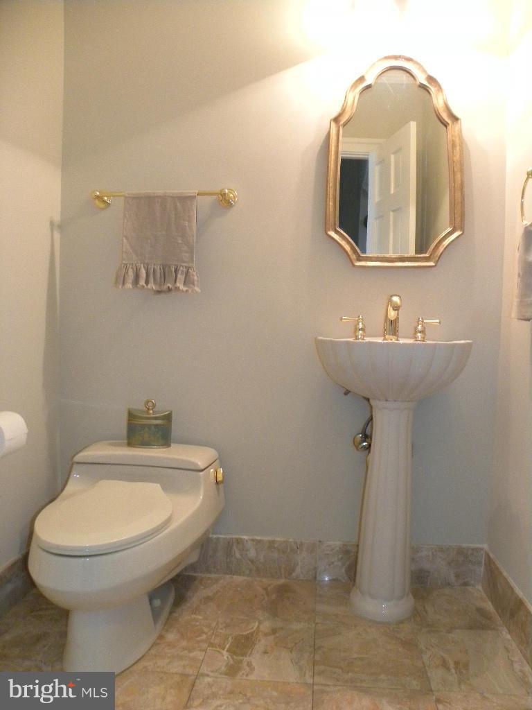 22 Wolfe Street Alexandria, VA 22314 - Photo 11 of 30 Bath