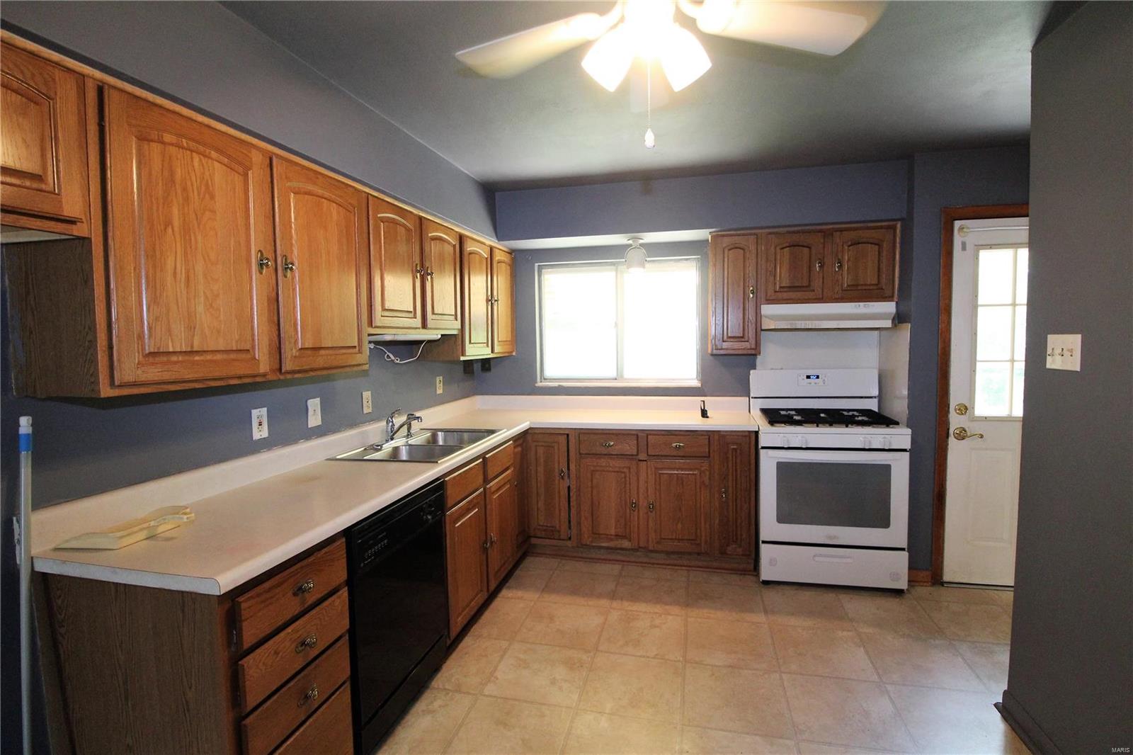 9632 Tesson Ferry Road St. Louis, MO 63123 - Photo 18 of 63
