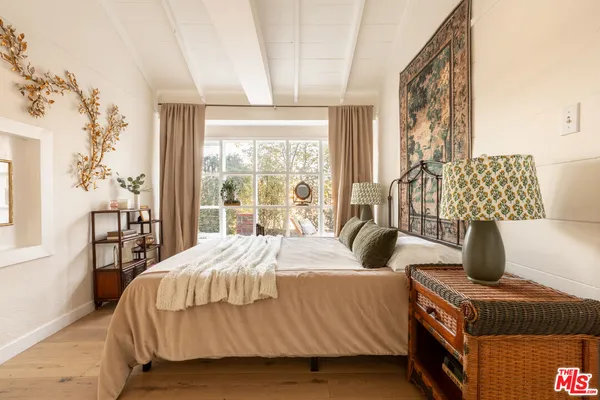 $989,000 | 12458 Laurel Terrace Drive, Studio City, CA 91604