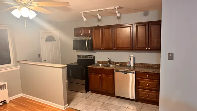 $1,800 | 2843 West Arthur Avenue, Unit 1E, Chicago, IL 60645