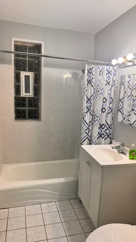 $1,800 | 2843 West Arthur Avenue, Unit 1E, Chicago, IL 60645