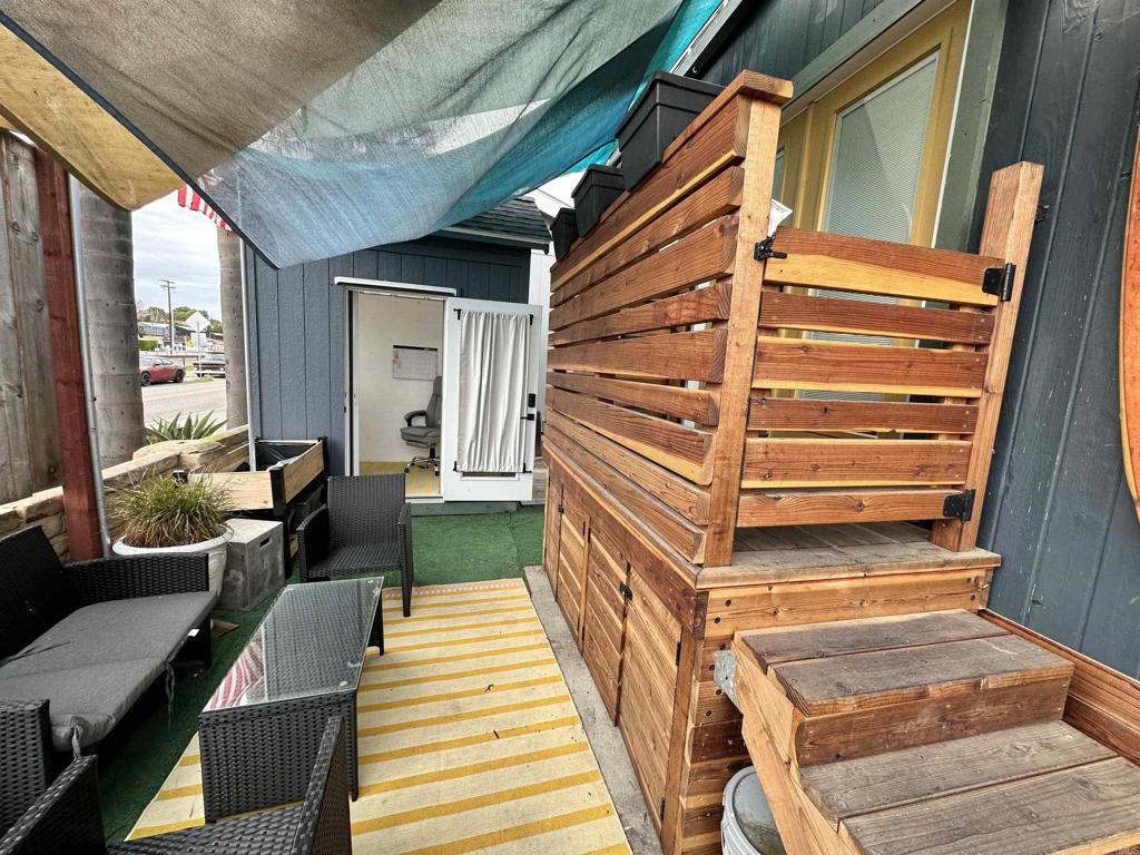1549 North Vulcan Avenue, Unit 1 Encinitas, CA 92024 - Photo 7 of 21 a view of entryway with a front door