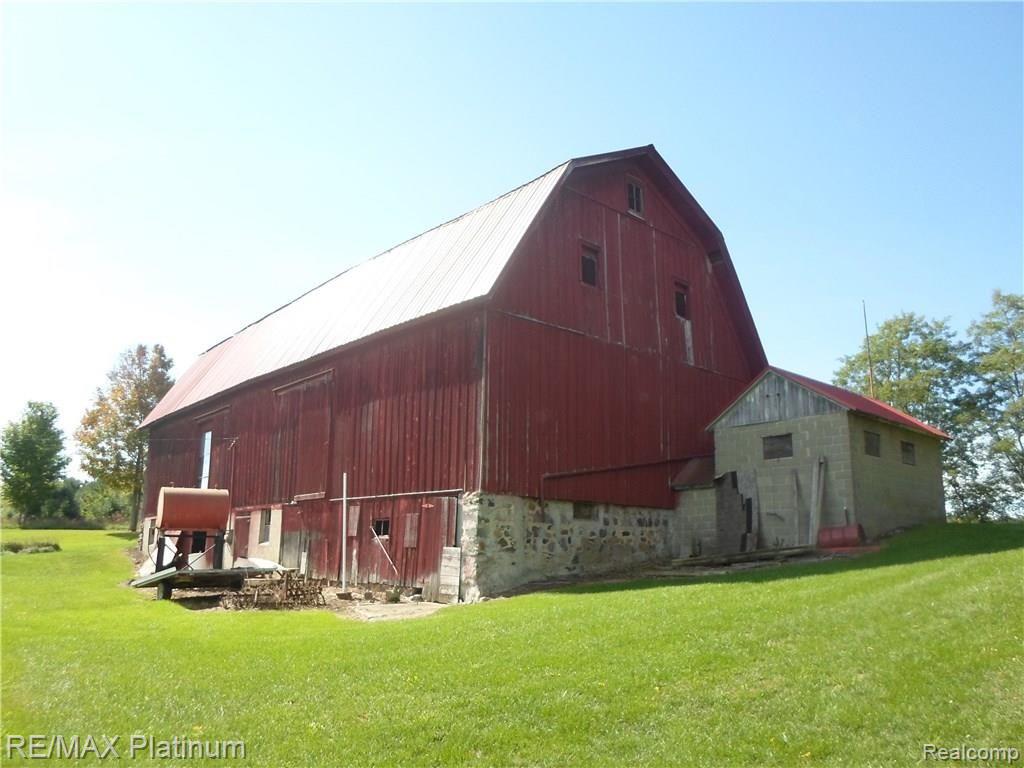 11930 North Latson Road Linden, MI 48451 - Photo 18 of 20 Latson barn pic 1.jpg