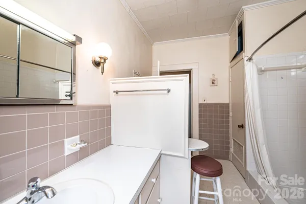a view of a livingroom with a ceiling fan and window