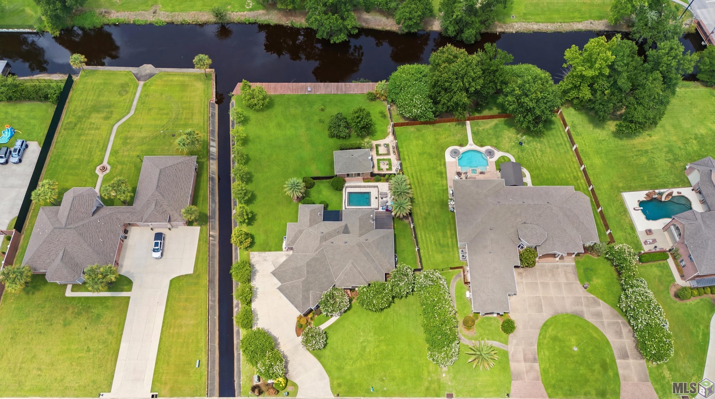 187 Regal Row Houma, LA 70360 - Photo 4 of 30