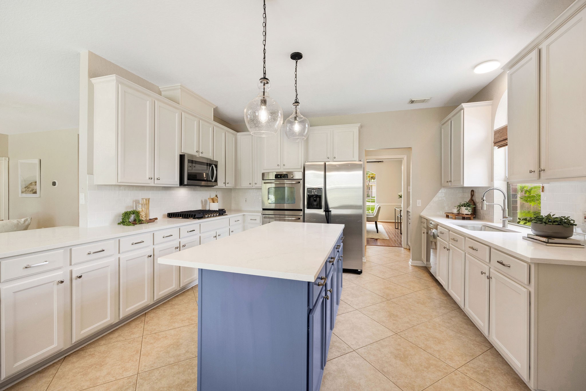 9603 Randon Lane Missouri City, TX 77459 - Photo 20 of 50 Make the most of this expansive island which provides extra cooking space as well as abundant storage.
