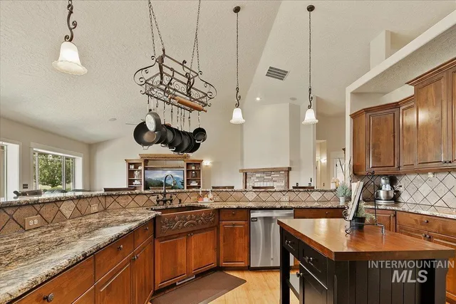 $1,348,000 | 5880 Sweet Ola Highway, Sweet, ID 83670