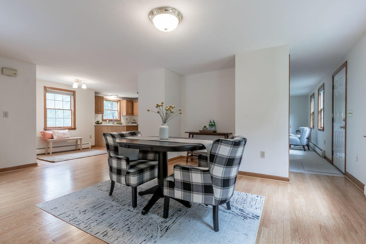 39 Middle Road Kennebunk, ME 04043 - Photo 11 of 40 2022076MB-71030