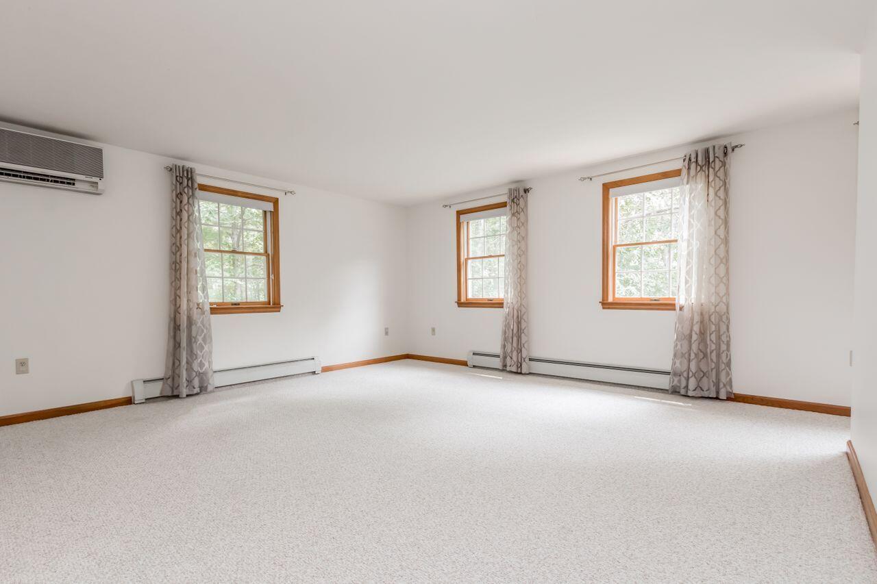 39 Middle Road Kennebunk, ME 04043 - Photo 18 of 40 2022076MB-71042