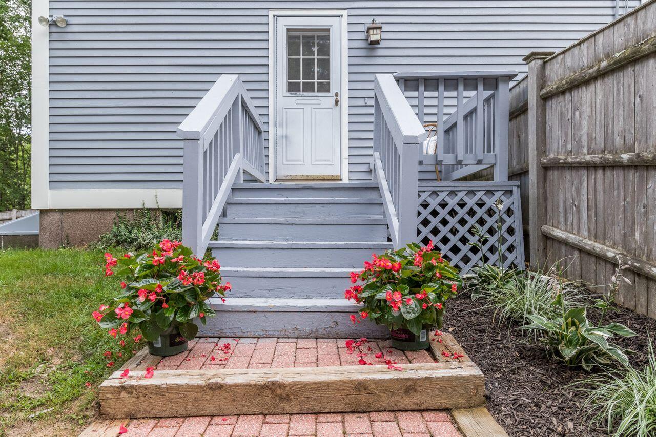 39 Middle Road Kennebunk, ME 04043 - Photo 3 of 40 2022076MB-71075