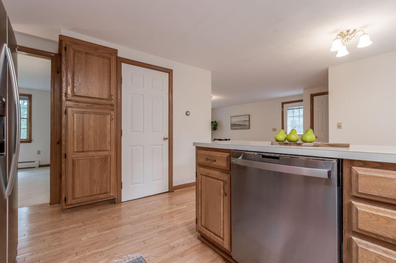 39 Middle Road Kennebunk, ME 04043 - Photo 6 of 40 2022076MB-71020