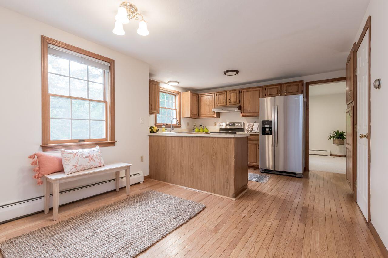 39 Middle Road Kennebunk, ME 04043 - Photo 8 of 40 2022076MB-71024