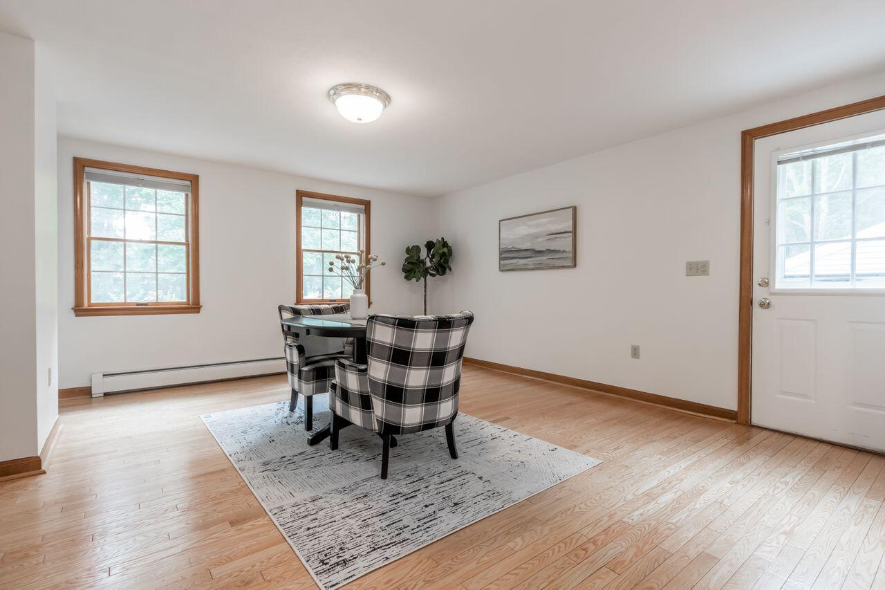 39 Middle Road Kennebunk, ME 04043 - Photo 9 of 40 2022076MB-71026