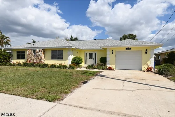 a front view of house with yard