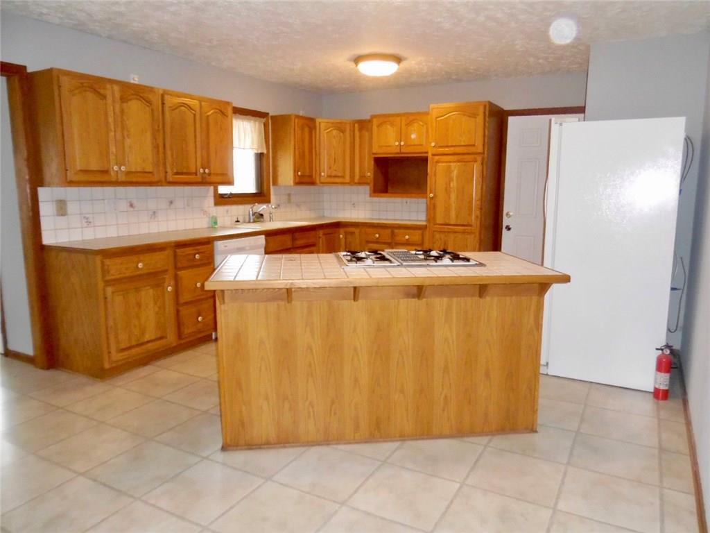695 East Old Plank Road Franklin, IN 46131 - Photo 7 of 27 Gallery Image 7