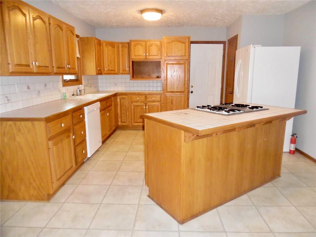 695 East Old Plank Road Franklin, IN 46131 - Photo 8 of 27 Gallery Image 8