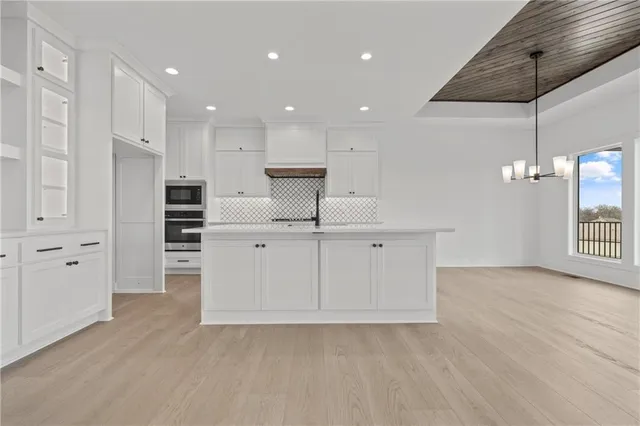 $799,900 | 1528 Northeast Park Springs Terrace, Lee's Summit, MO 64064