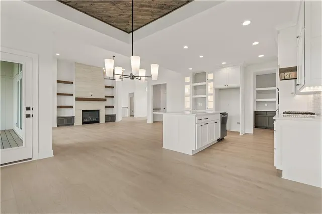 $799,900 | 1528 Northeast Park Springs Terrace, Lee's Summit, MO 64064