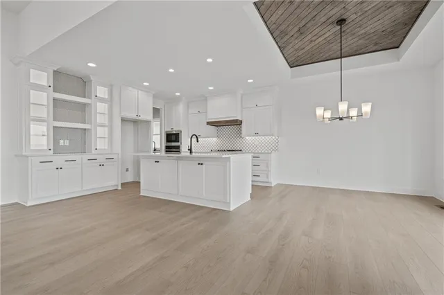 $799,900 | 1528 Northeast Park Springs Terrace, Lee's Summit, MO 64064