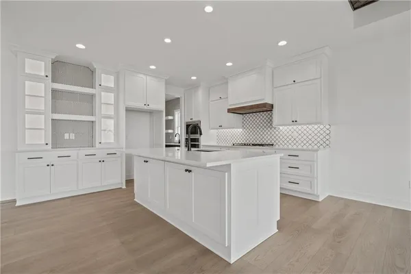 $799,900 | 1528 Northeast Park Springs Terrace, Lee's Summit, MO 64064
