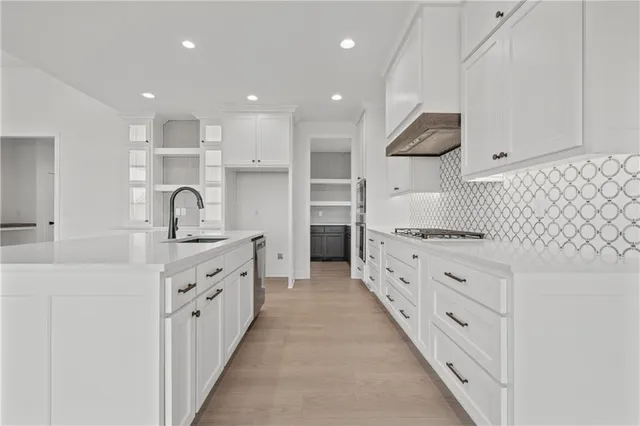 $799,900 | 1528 Northeast Park Springs Terrace, Lee's Summit, MO 64064