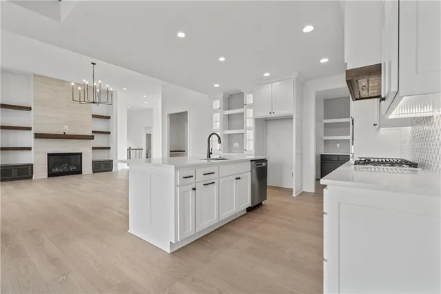 $799,900 | 1528 Northeast Park Springs Terrace, Lee's Summit, MO 64064