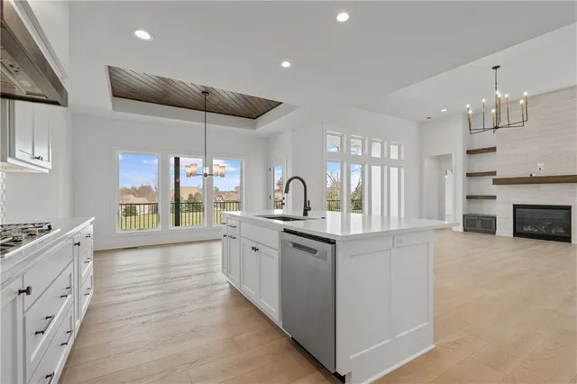 $799,900 | 1528 Northeast Park Springs Terrace, Lee's Summit, MO 64064