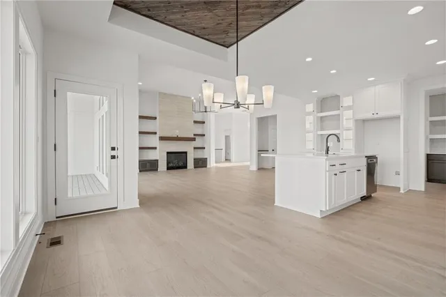 $799,900 | 1528 Northeast Park Springs Terrace, Lee's Summit, MO 64064