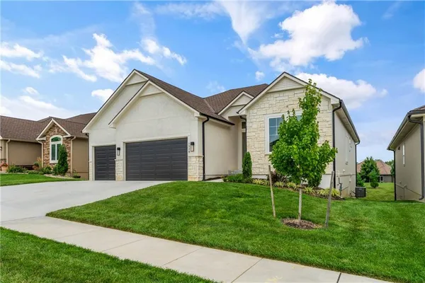$799,900 | 1528 Northeast Park Springs Terrace, Lee's Summit, MO 64064