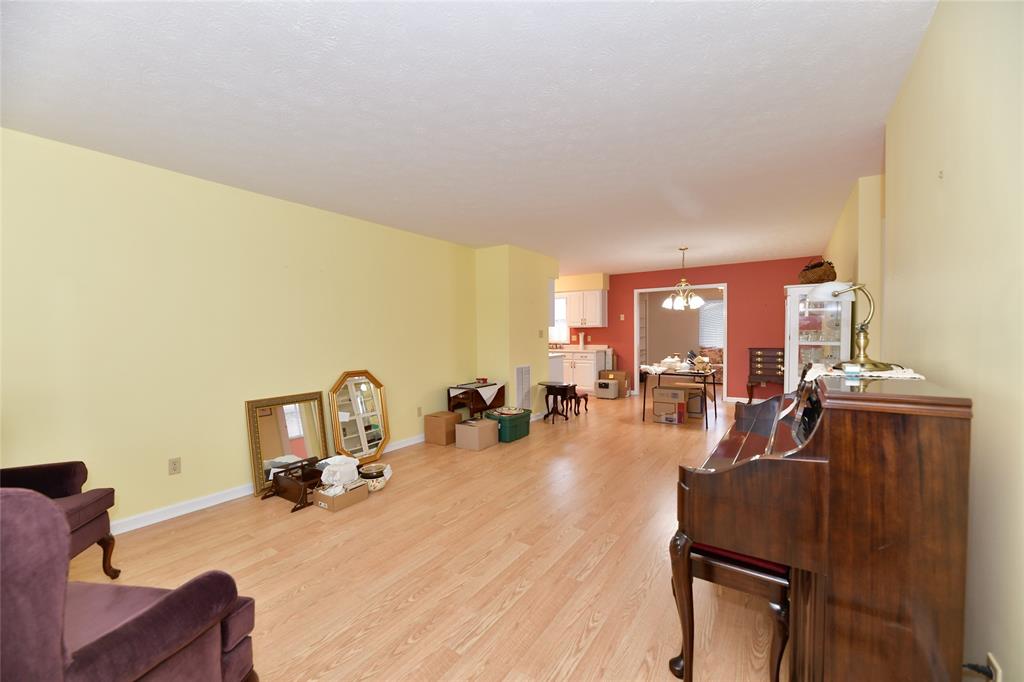 132 Appian Way Anderson, IN 46013 - Photo 2 of 37