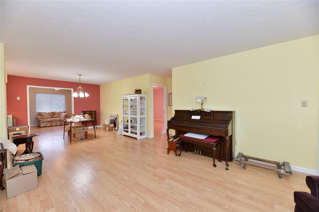 132 Appian Way Anderson, IN 46013 - Photo 3 of 37