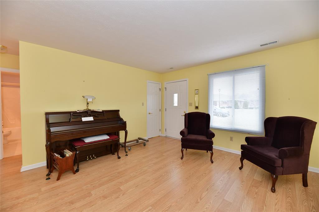 132 Appian Way Anderson, IN 46013 - Photo 4 of 37