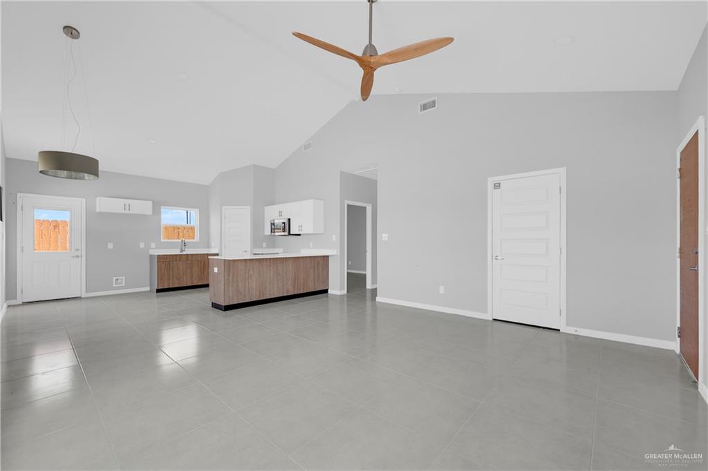 700 Oriole Road, Unit 3 Weslaco, TX 78596 - Photo 5 of 12 a view of an empty room with a window