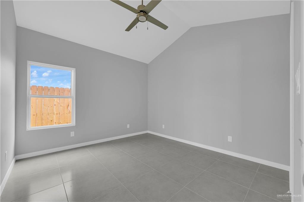 700 Oriole Road, Unit 3 Weslaco, TX 78596 - Photo 7 of 12 an empty room with a window