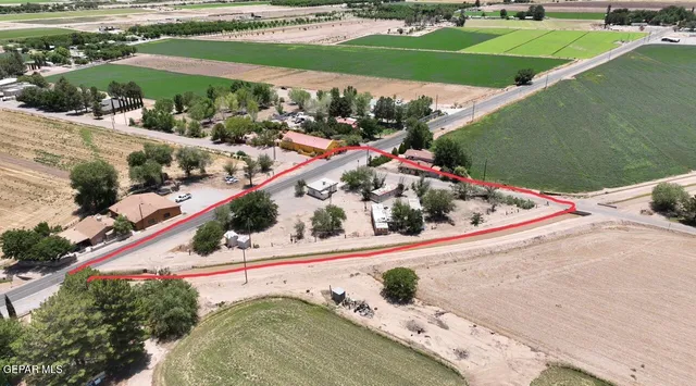 a view of a yard with a street