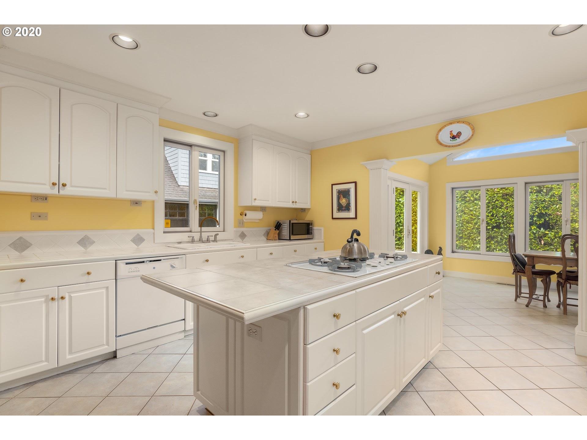 11801 South Riverwood Road Portland, OR 97219 - Photo 6 of 32 Gallery Image 6
