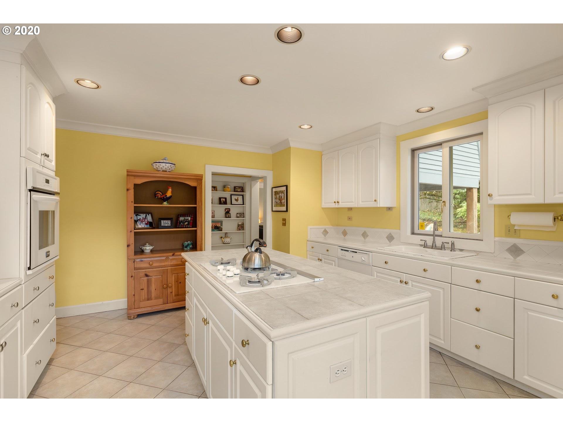 11801 South Riverwood Road Portland, OR 97219 - Photo 7 of 32 Gallery Image 7