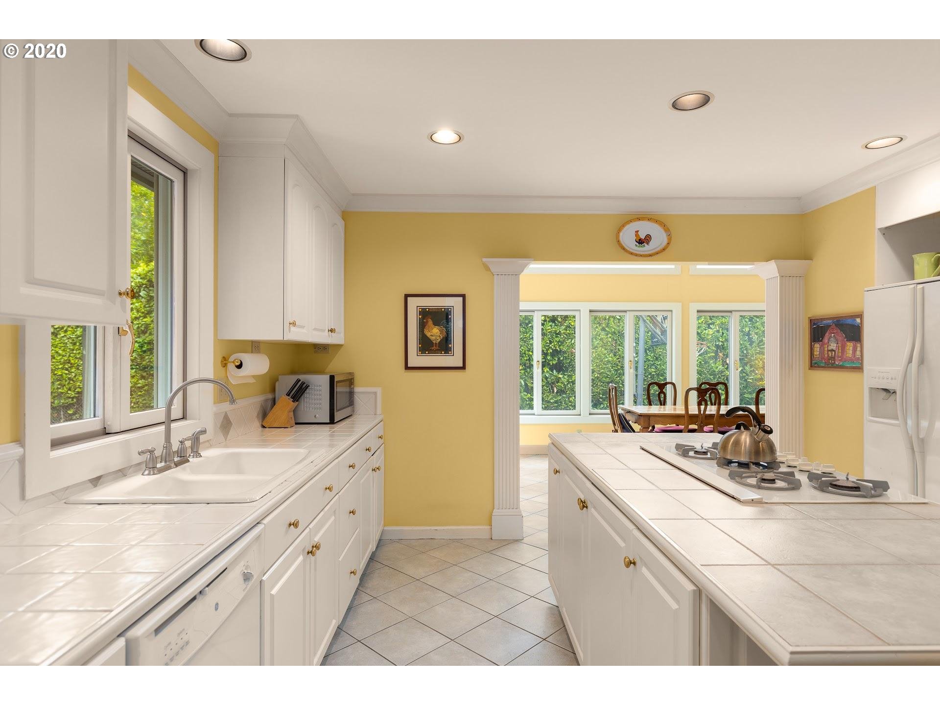 11801 South Riverwood Road Portland, OR 97219 - Photo 8 of 32 Gallery Image 8