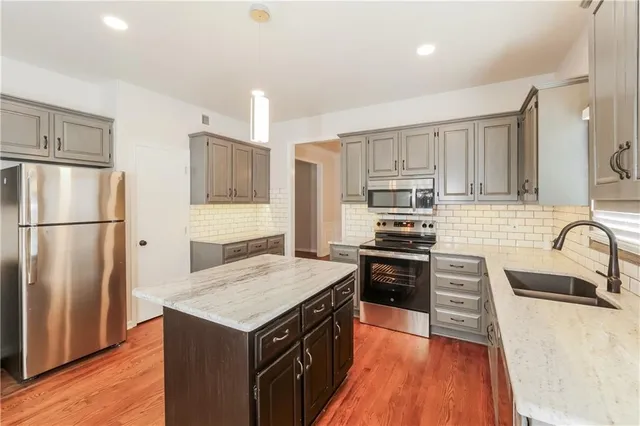 $3,095 | 6603 West 156th Street, Overland Park, KS 66223