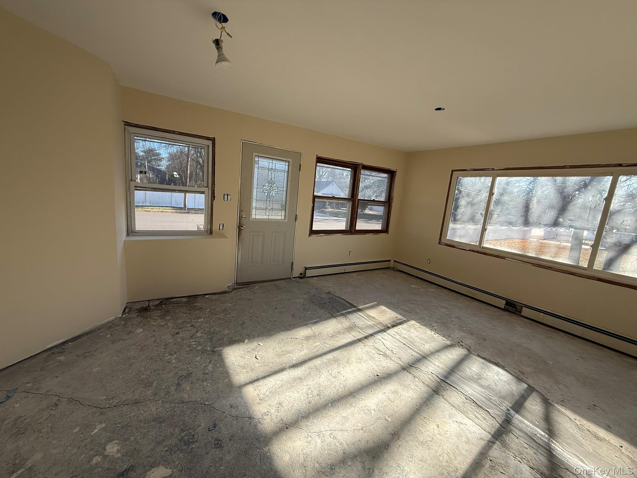 24 Poplar Place Bay Shore, NY 11706 - Photo 3 of 10