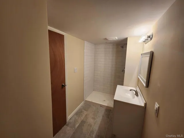 $3,400 | 24 Poplar Place, Bay Shore, NY 11706