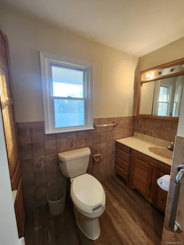 $3,400 | 24 Poplar Place, Bay Shore, NY 11706