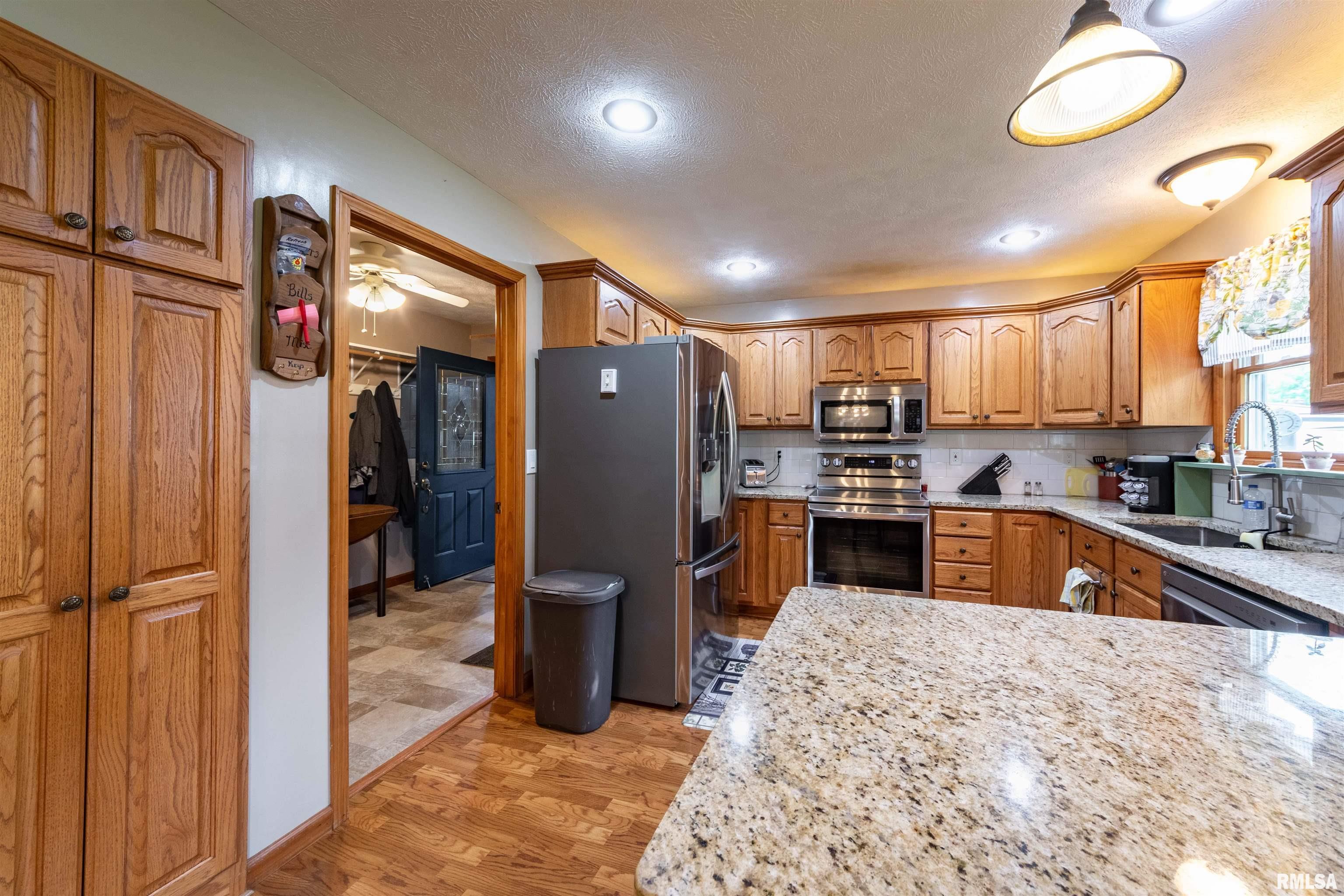 16838 Caplinger Pond Road Marion, IL 62959 - Photo 9 of 37