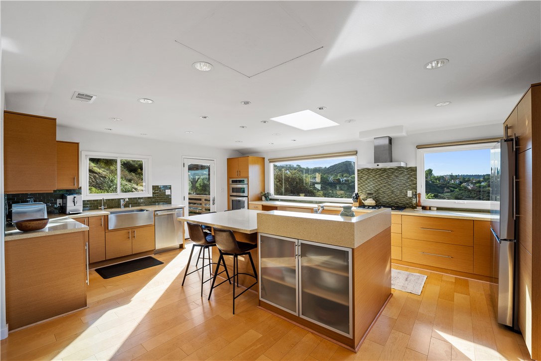 23722 Summit Drive Calabasas, CA 91302 - Photo 12 of 29