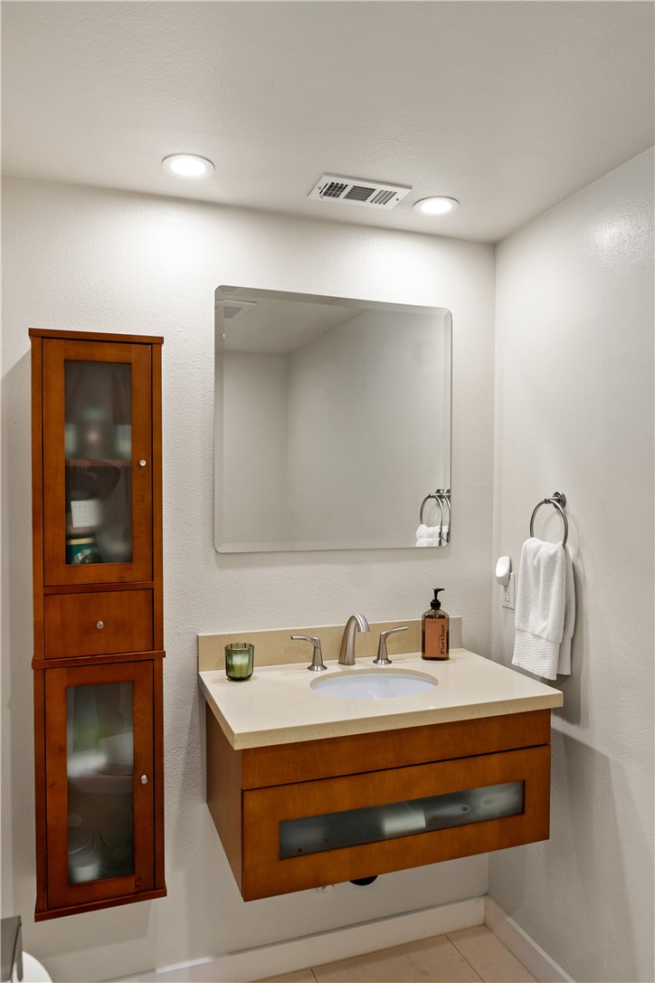 23722 Summit Drive Calabasas, CA 91302 - Photo 13 of 29