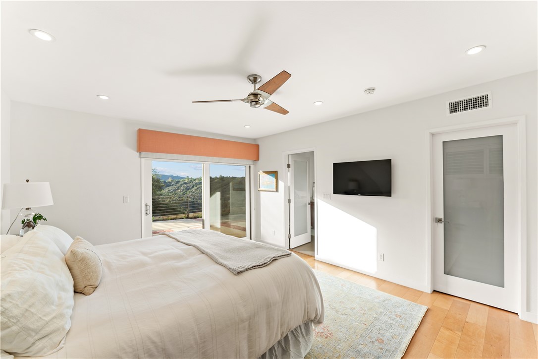 23722 Summit Drive Calabasas, CA 91302 - Photo 17 of 29