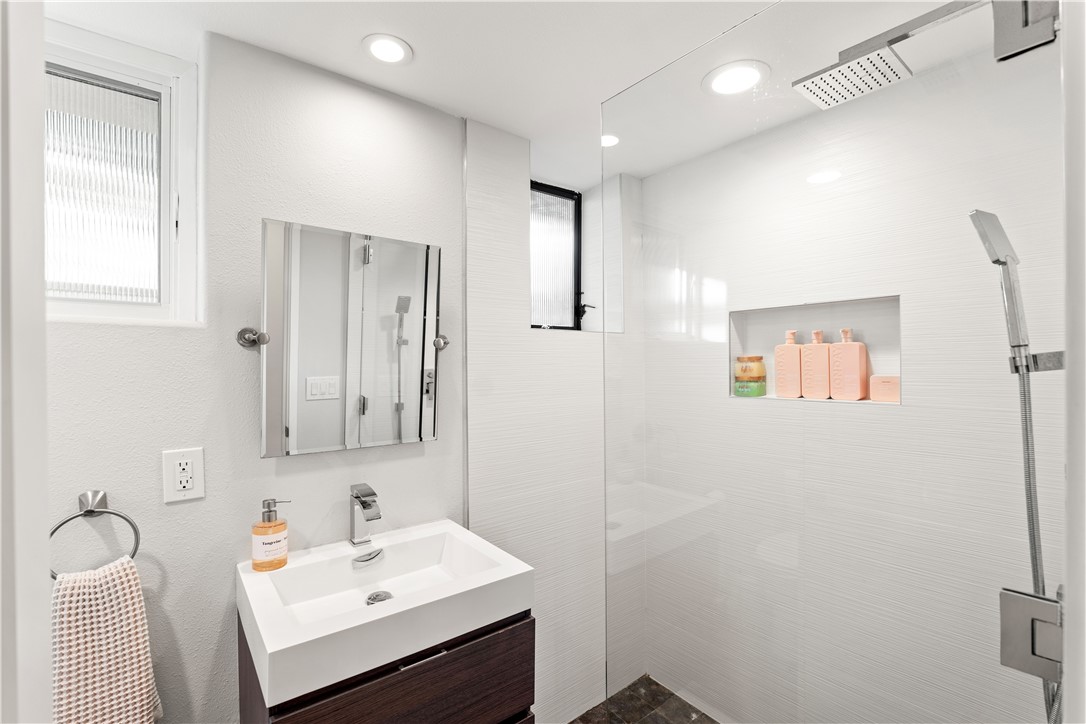 23722 Summit Drive Calabasas, CA 91302 - Photo 21 of 29