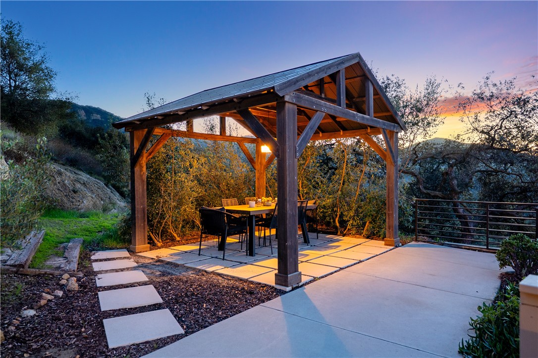 23722 Summit Drive Calabasas, CA 91302 - Photo 25 of 29