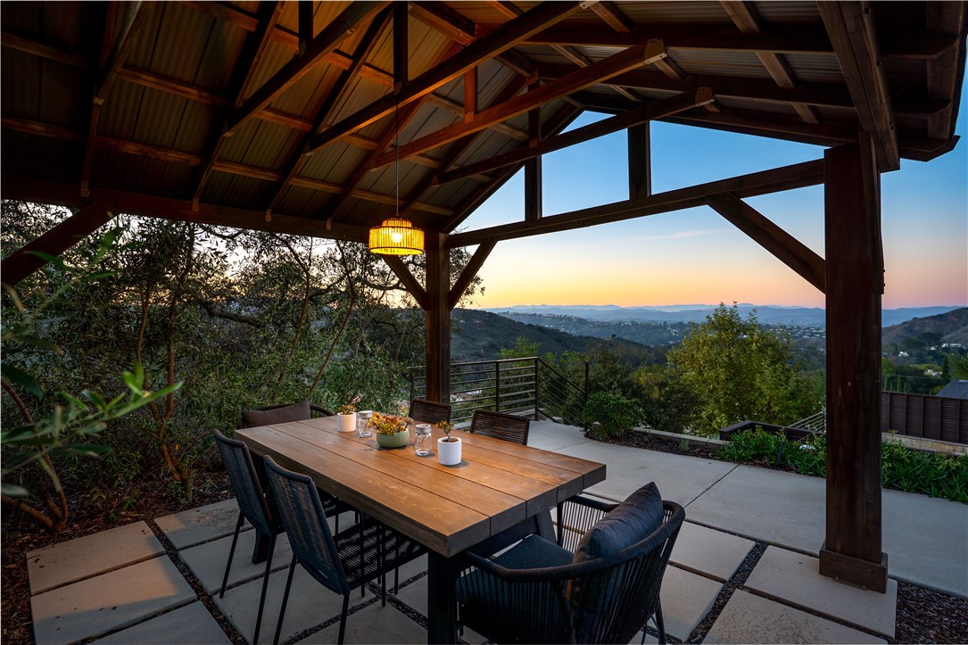 23722 Summit Drive Calabasas, CA 91302 - Photo 26 of 29